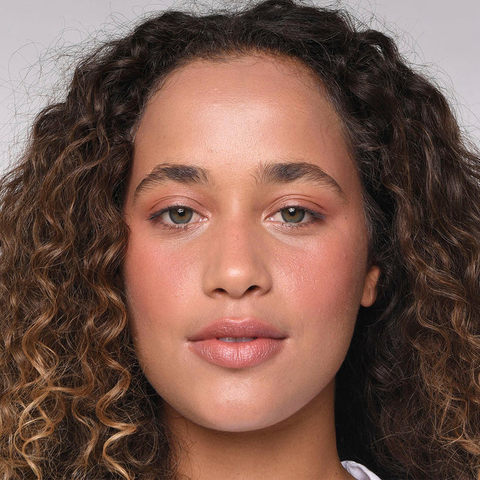 Protector Solar en Barra Con Color FPS 95 - ¡Increíblemente práctico! Protector Solar en Barra Con Color de Ollie ofrece una cobertura media, larga duración y FPS 95 con FPUVA 40. Es ideal para todo tipo de piel, tiene un acabado sin brillo además de ayud